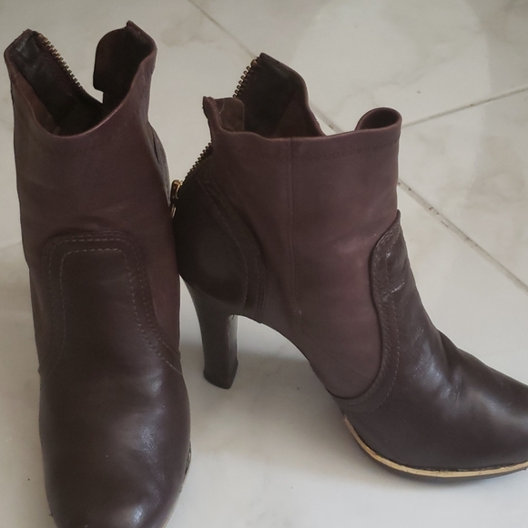 Boots - Picture 3 of 4